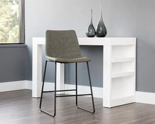 Load image into Gallery viewer, Cal Stool - Windsorchrome
